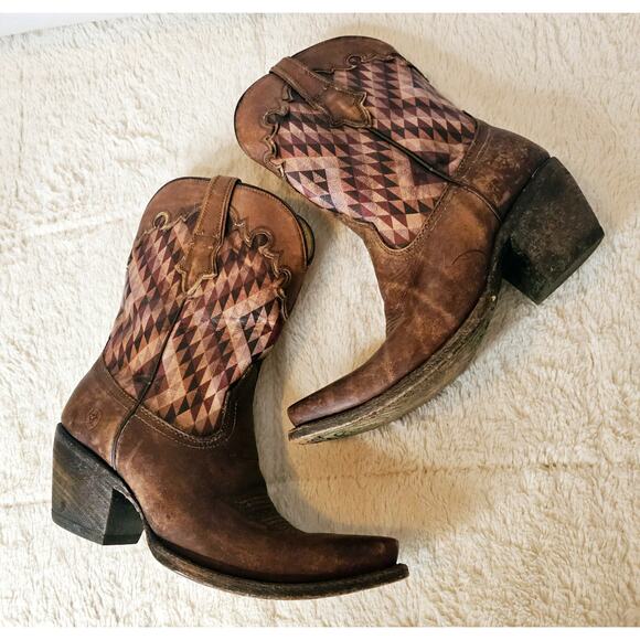 Ariat Shoes - Ariat Circuit 9B Gemma Western Cowgirl Boots. Geometric pattern top.
